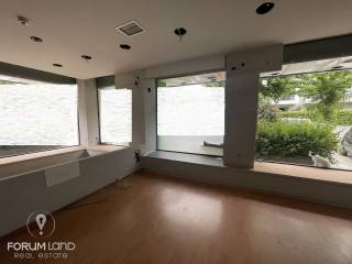 Forumland Real Estate, Κατάστημα