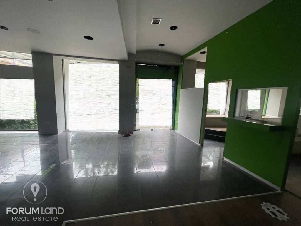 Forumland Real Estate, κατάστημα