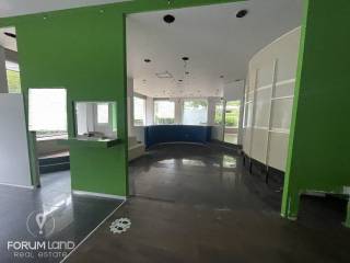 Forumland Real Estate, κατάστημα