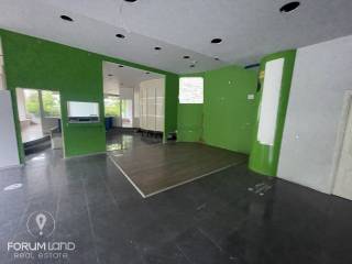 Forumland Real Estate, κατάστημα