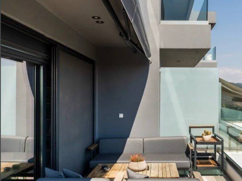 Forumland Real Estate, Berantes