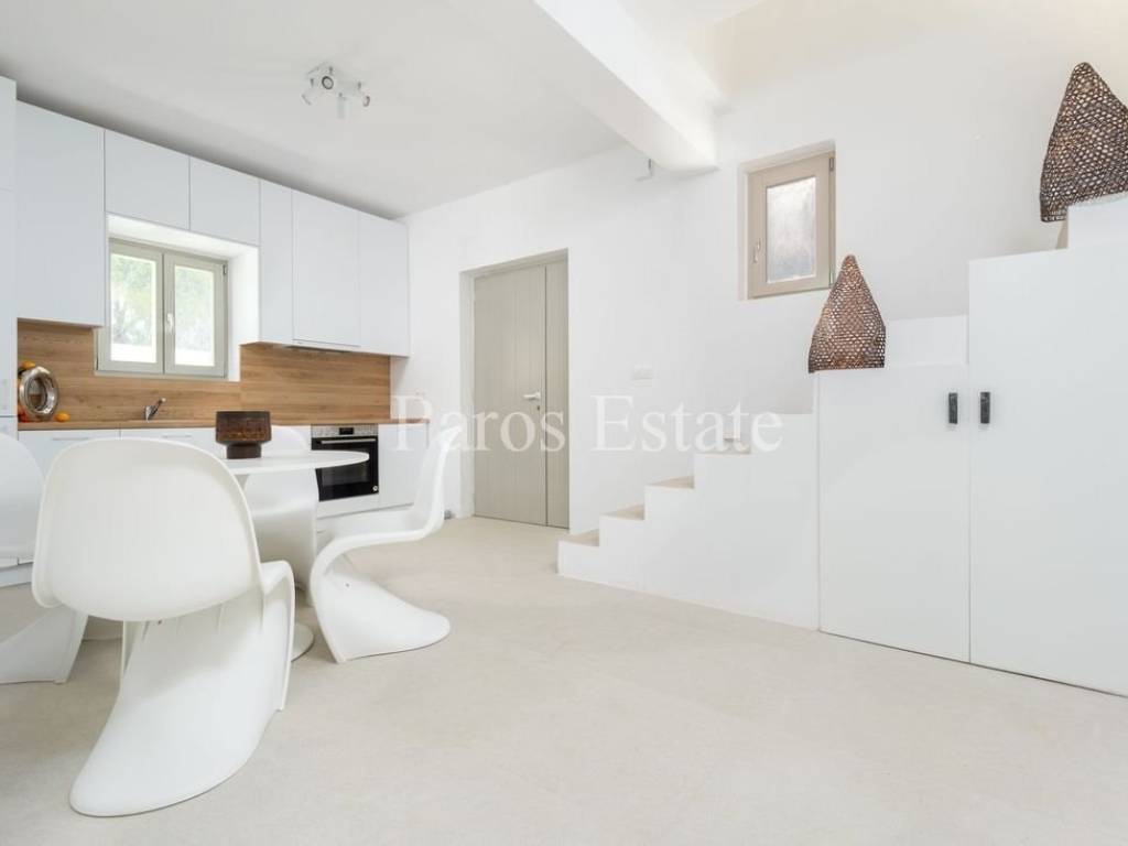 Σαλοκουζίνα με τραπεζαρία