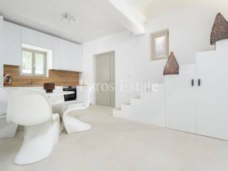 Σαλοκουζίνα με τραπεζαρία