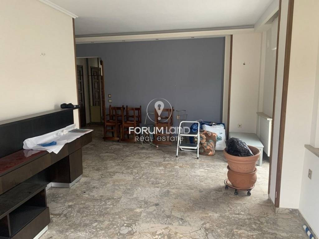 Forumland Real Estate, Σαλόνι