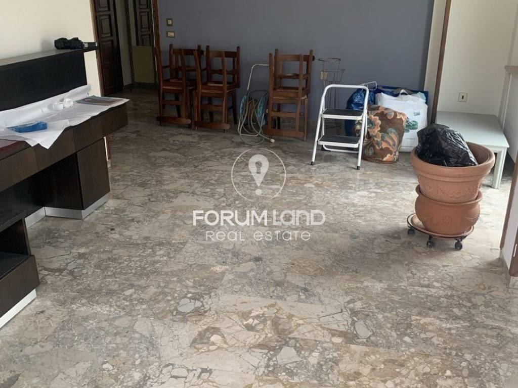 Forumland Real Estate, Σαλόνι