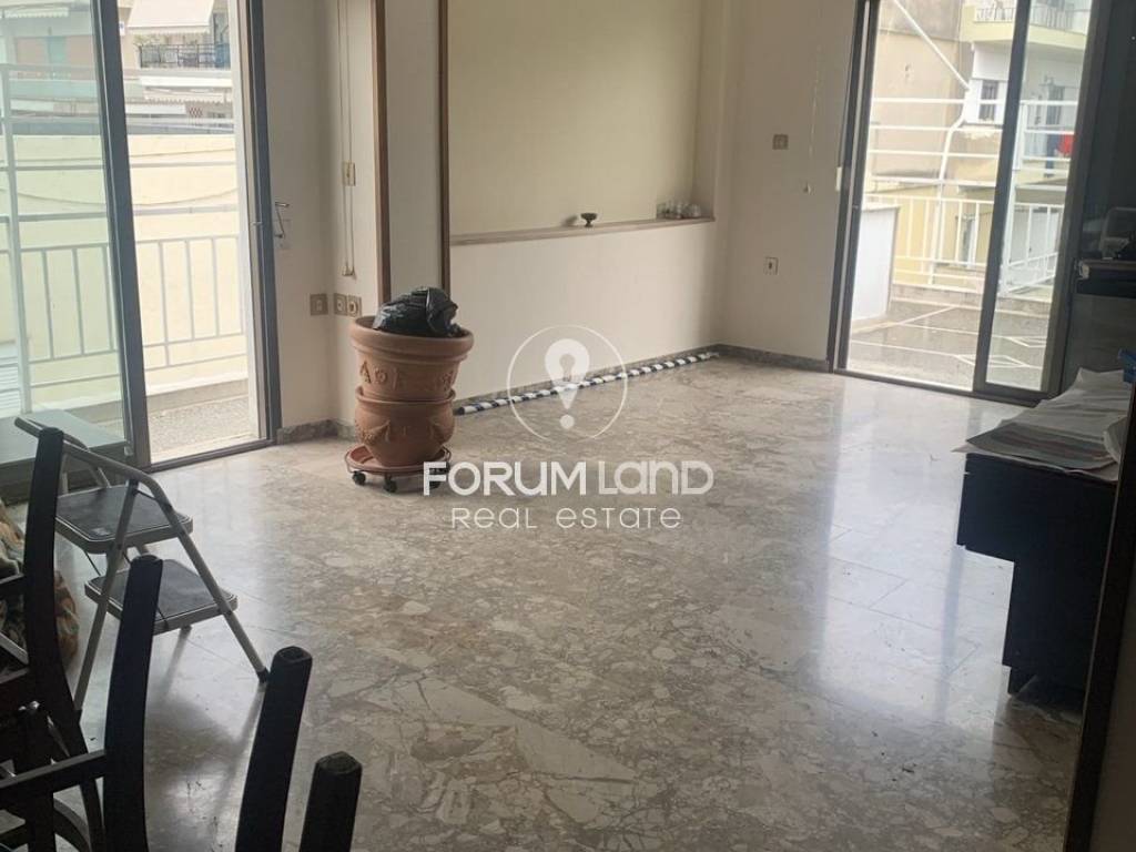 Forumland Real Estate, Σαλόνι