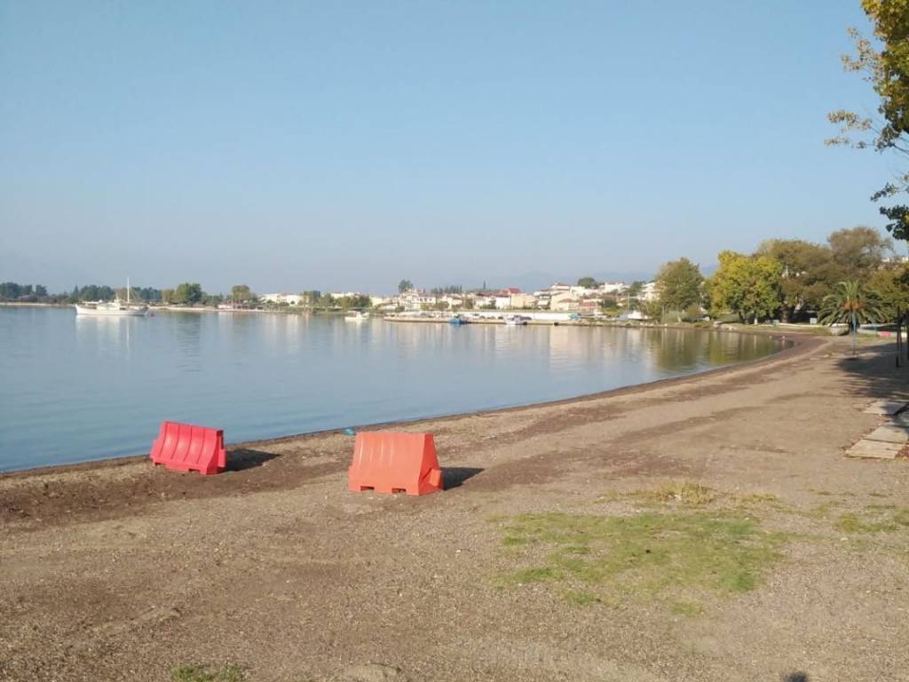 αμμουδερή παραλία