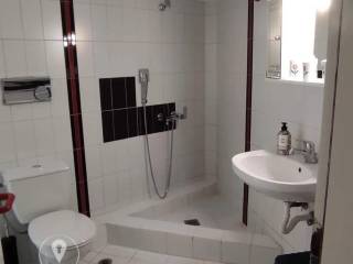 Forumland Real Estate, Μπάνιο