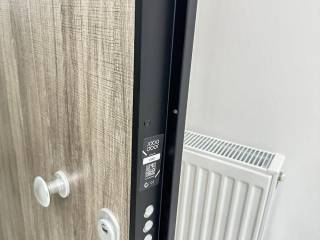 Forumland Real Estate, Θωρακισμένη πόρτα