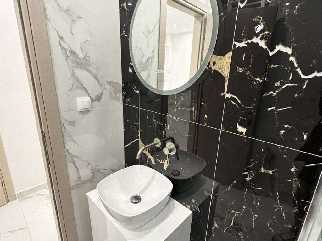 Forumland Real Estate, Μπάνιο