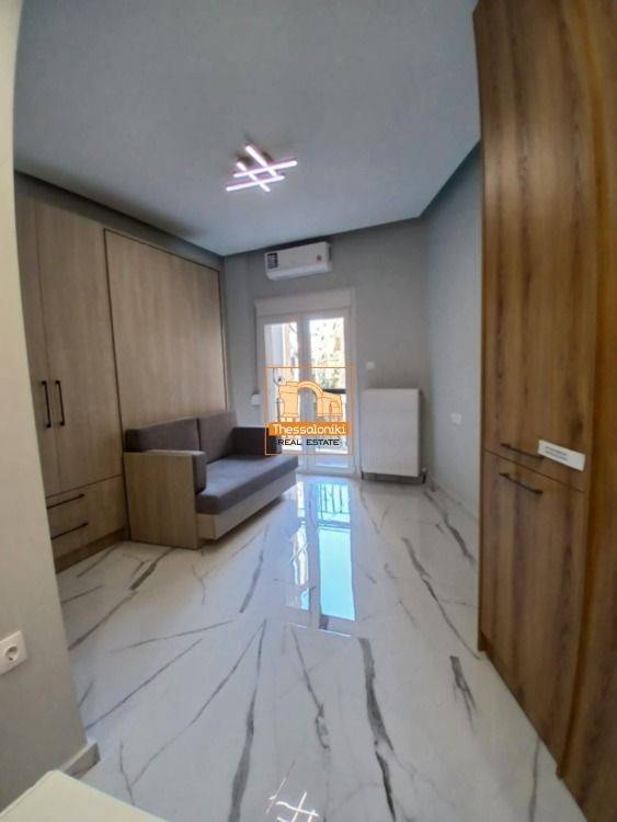 Μπότσαρη, Στούντιο, 33 τ.μ.