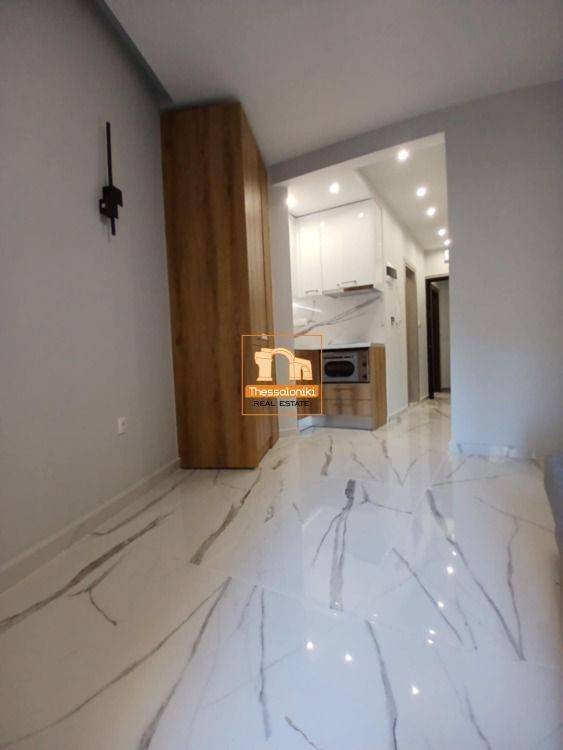 Μπότσαρη, Στούντιο, 33 τ.μ.