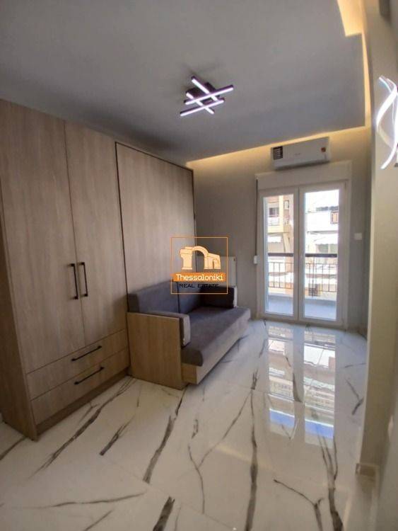 Μπότσαρη, Στούντιο, 32 τ.μ.