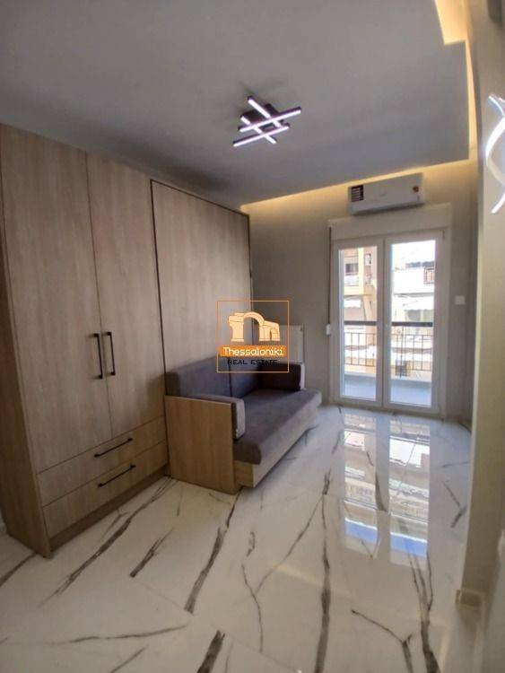 Μπότσαρη, Στούντιο, 32 τ.μ.