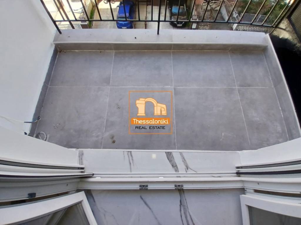 Μπότσαρη, Στούντιο, 32 τ.μ.