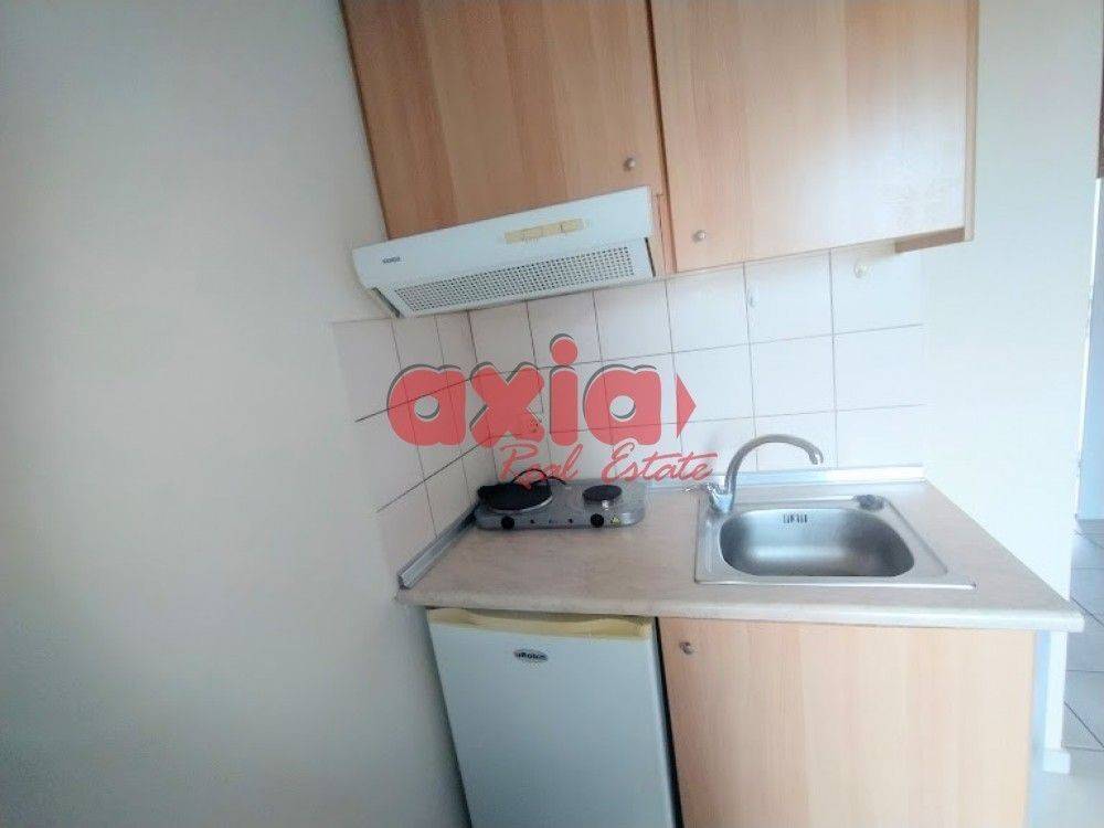 Ενοικιάζεται Studio 25τ.μ. που βρίσκεται στον 1ο όροφο οικοδομής  κοντά στην Αγία Ειρηνη,