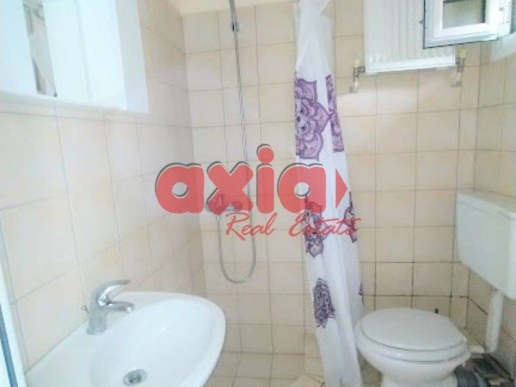 Ενοικιάζεται Studio 25τ.μ. που βρίσκεται στον 1ο όροφο οικοδομής  κοντά στην Αγία Ειρηνη,