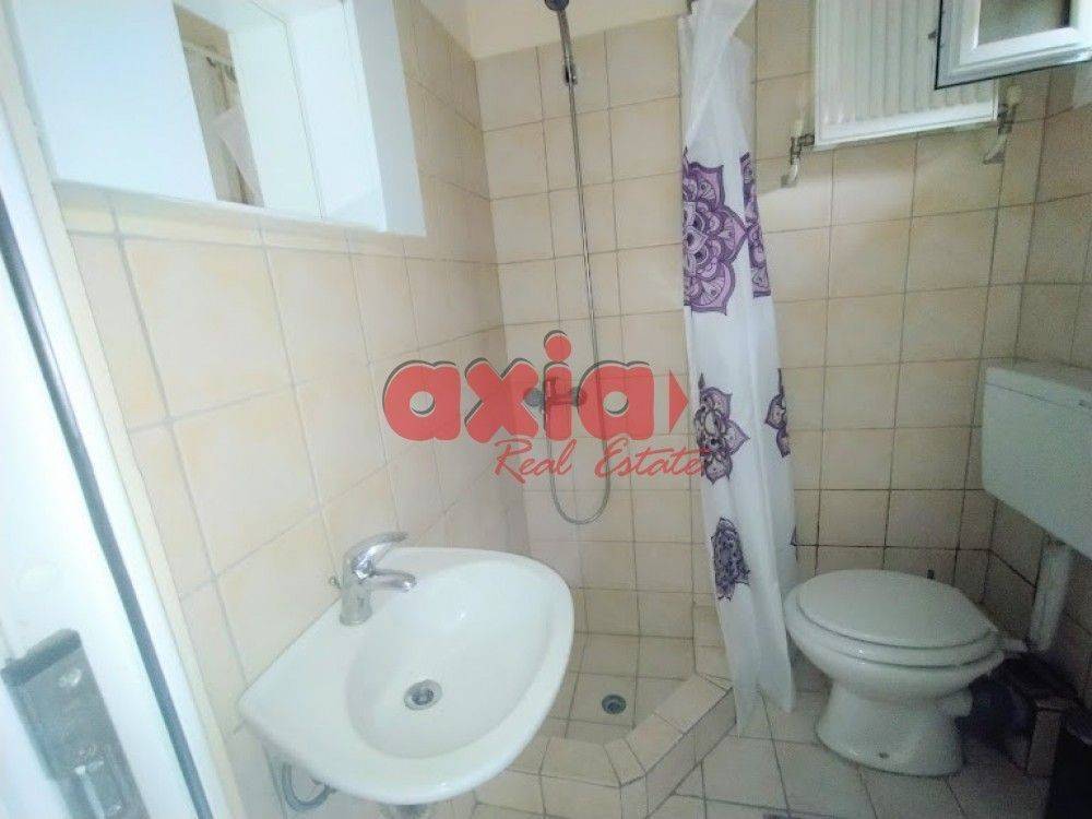 Ενοικιάζεται Studio 25τ.μ. που βρίσκεται στον 1ο όροφο οικοδομής  κοντά στην Αγία Ειρηνη,