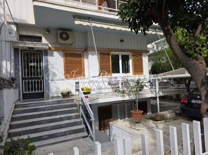 Είσοδος διαμερισμάτων εξωτερικά