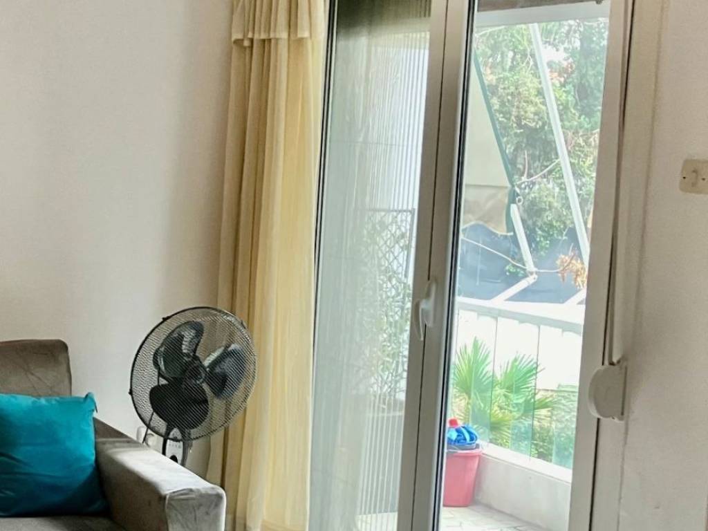 mpalkonoporte aloyminioy me dipla tzamia