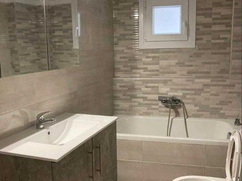 Forumland Real Estate, Μπάνιο