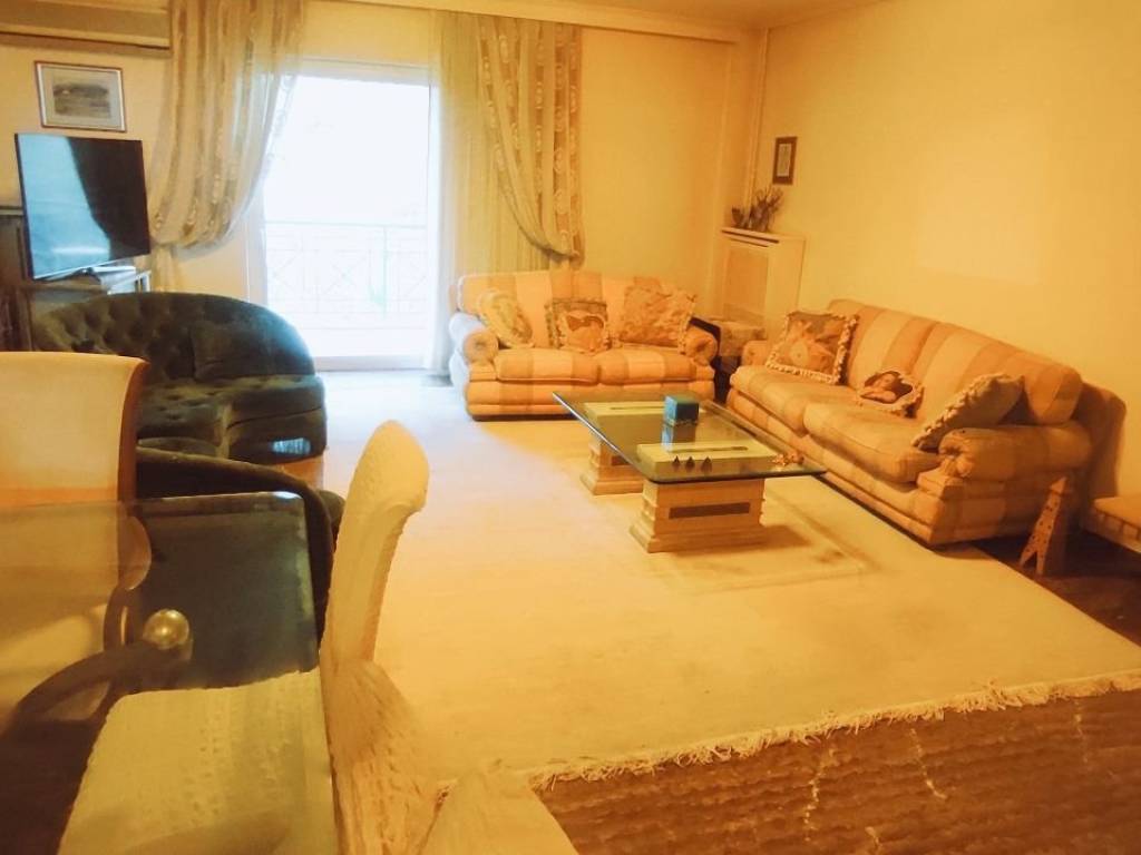 Megalo saloni me thea ton Ymetto