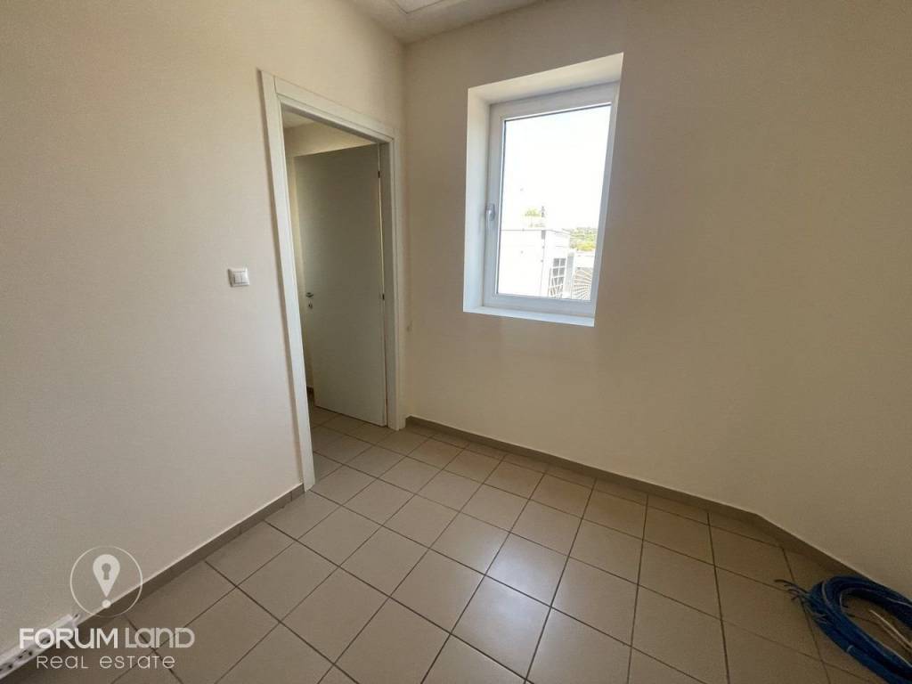 Forumland Real Estate, Επαγγελματικός χώρος 100τ.μ.