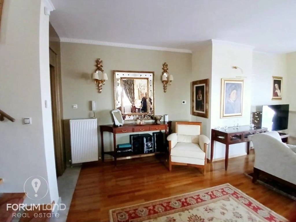 Forumland Real Estate, Σαλόνι με τζάκι