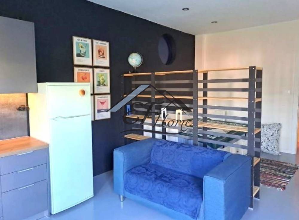 Ενιαίος χώρος κουζίνα-σαλόνι-υπνοδωμάτιο