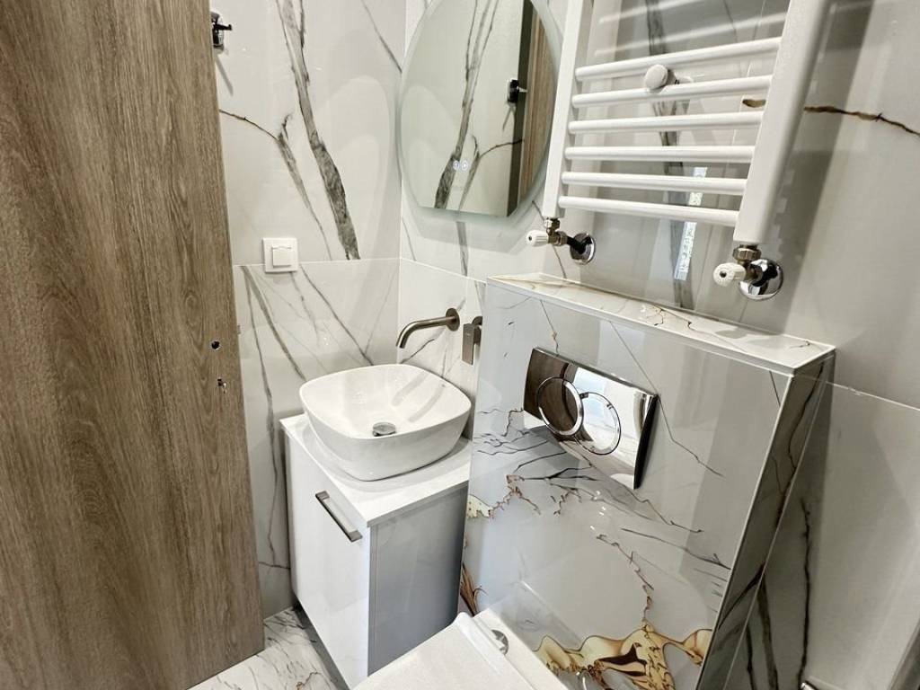 Forumland Real Estate, Μπάνιο