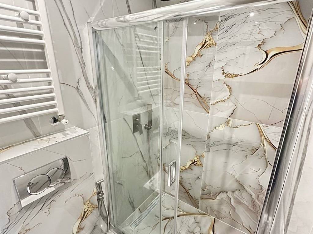 Forumland Real Estate, Μπάνιο