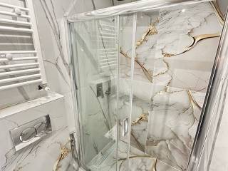 Forumland Real Estate, Μπάνιο