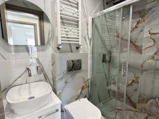 Forumland Real Estate, Μπάνιο