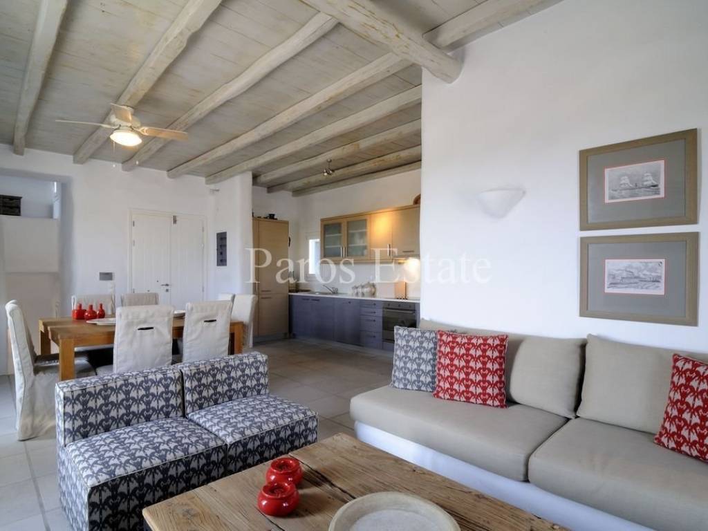 Σαλοκουζίνα με τραπεζαρία