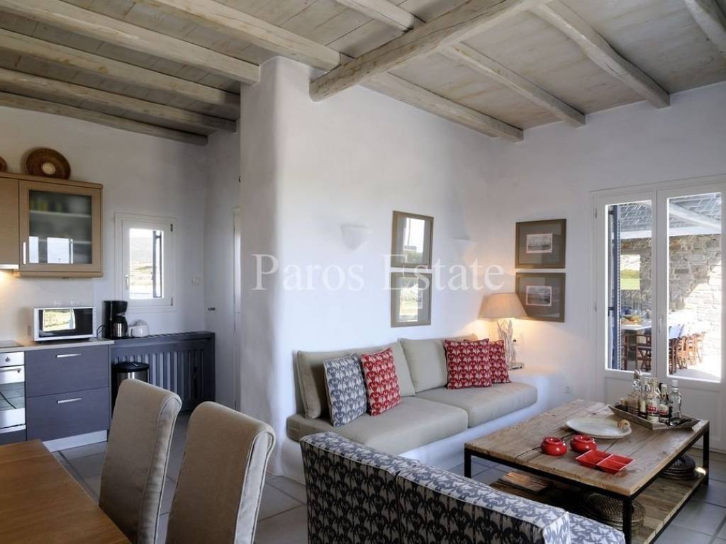 Σαλοκουζίνα με τραπεζαρία