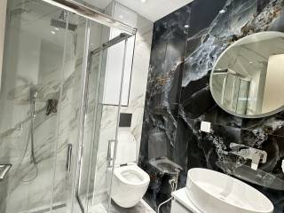 Forumland Real Estate, Μπάνιο