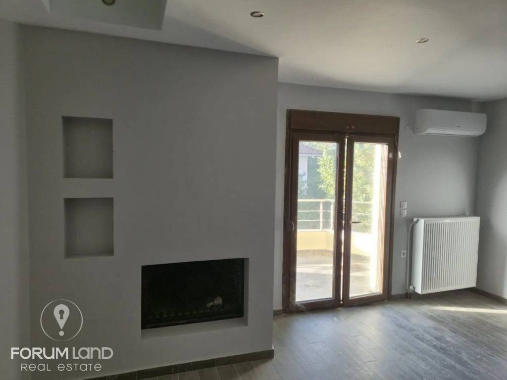 Forumland Real Estate, Σαλόνι με τζάκι