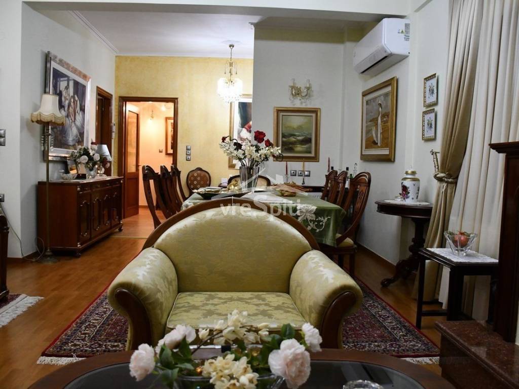 ΕΣΩΤΕΡΙΚΗ ΑΠΟΨΗ ΤΗΣ ΚΑΤΟΙΚΙΑΣ