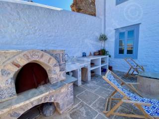 Outdoor traditional kitchen above freshwater cisterina.