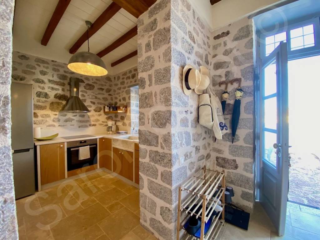 Fitted kitchen next to door to courtyard