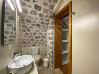 Bedroom 2 ensuite shower with curved ceiling