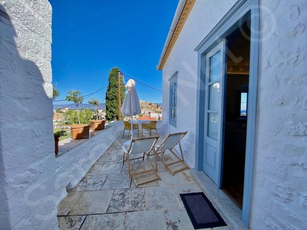 Top level entrance facing north views, open doors to living