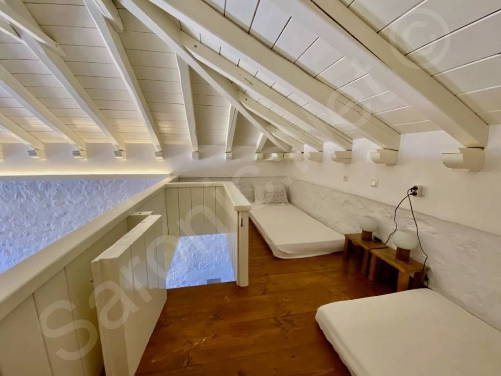 Mezzanine floor as small twin bedroom