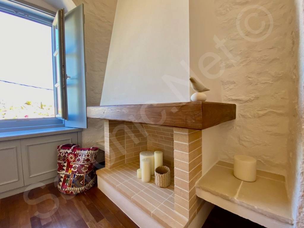 Corner traditionally styled fireplace