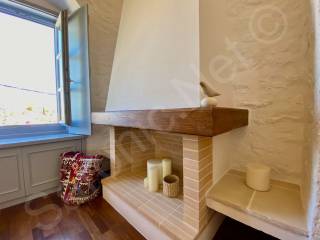 Corner traditionally styled fireplace