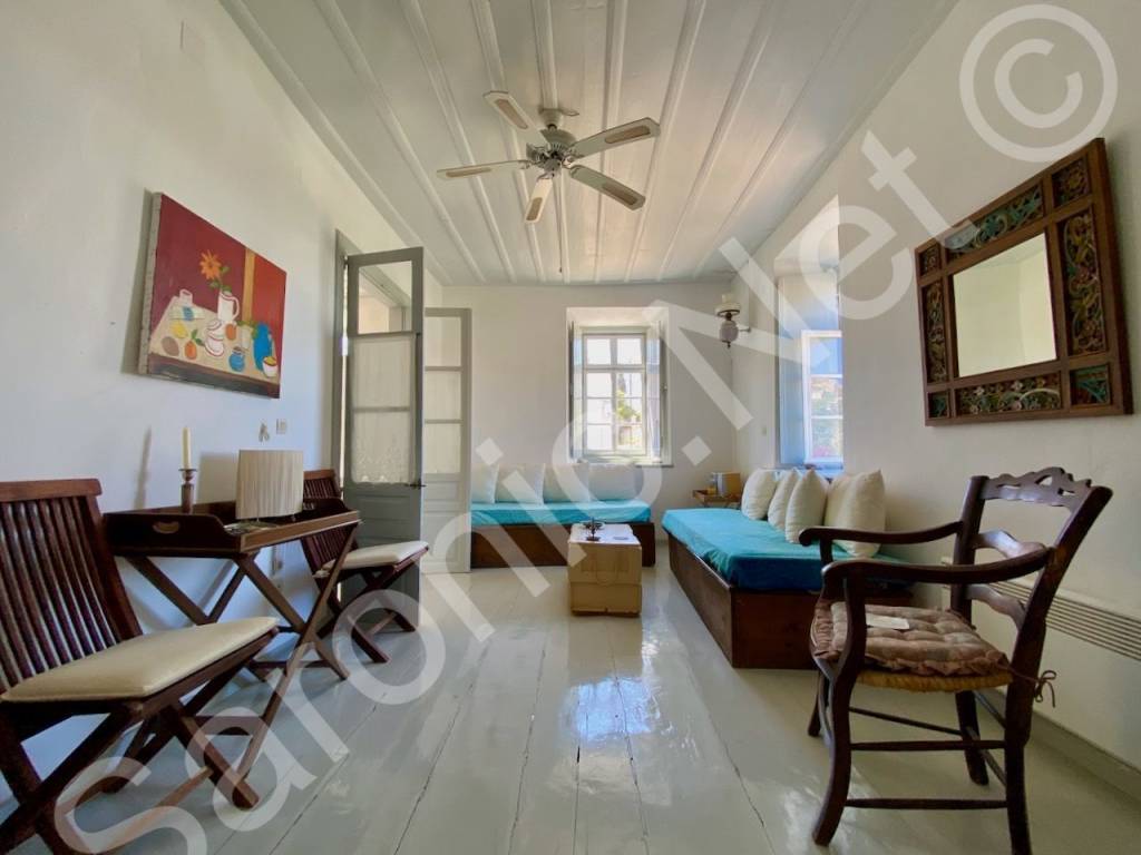 Siting room (with 2 full size single beds)