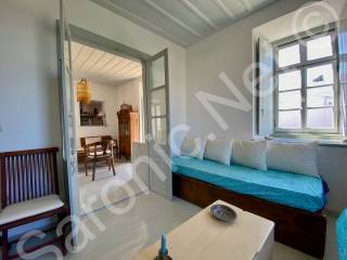 Sitting room to central room