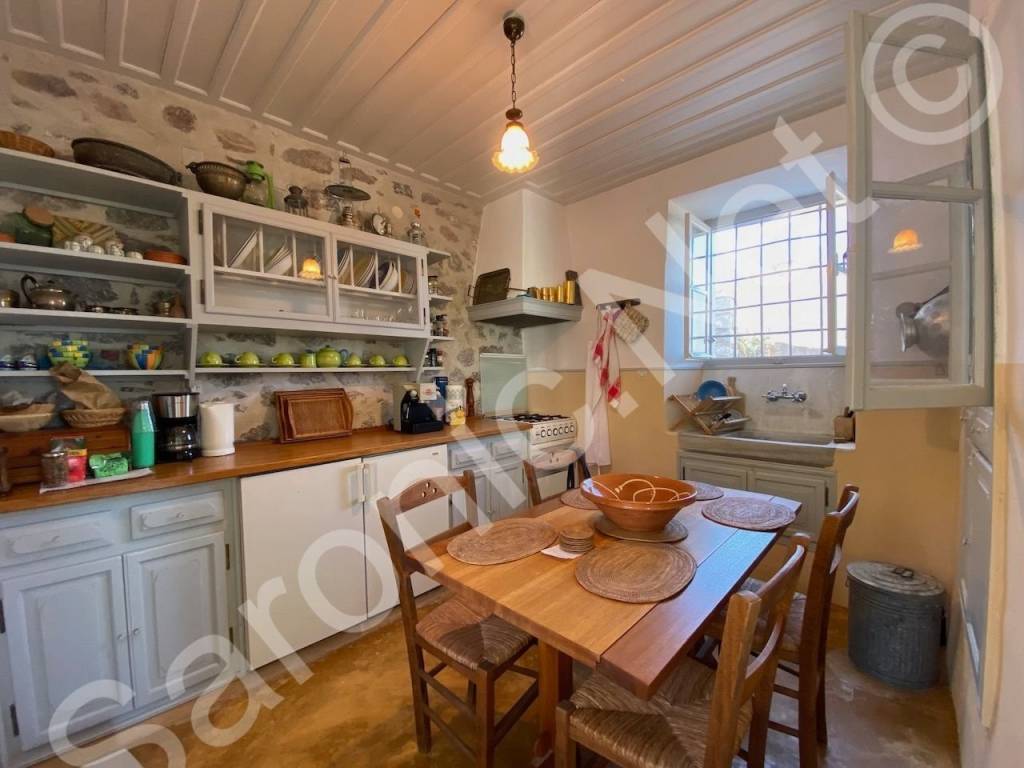 Traditional kitchen with gas oven and 2 fridges