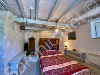 2nd bed from garden, internal stairs to central room at back