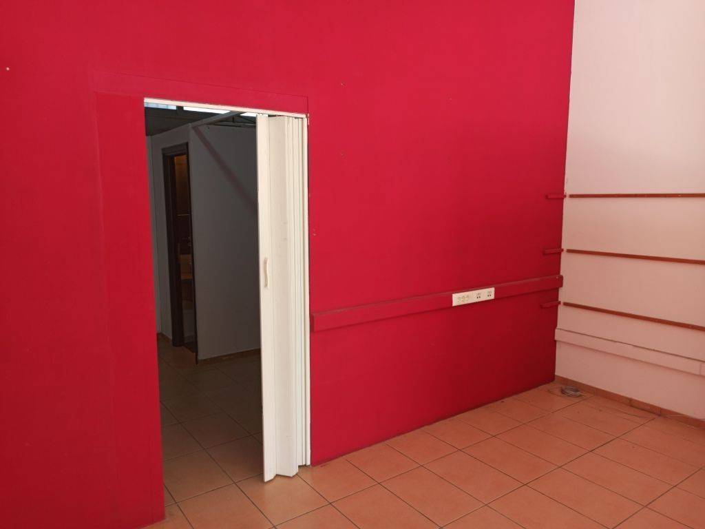 TMEMA APO TO ESOTERIKO TOY KATASTEMATOS